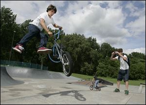 Zak Karnowski, 16, performs a slick trick while his friend James Dickens, 15, captures it on video at the skate park in Highland Park in South Toledo. 
<br>
<img src=http://www.toledoblade.com/assets/gif/weblink_icon.gif><b><font color=red> LINK:</b></font>
<a href=