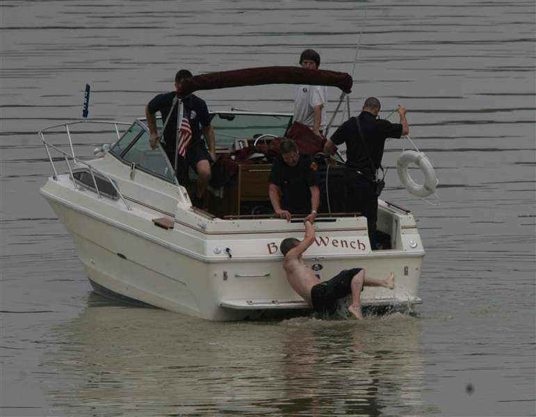 Swimmer-20-dies-after-struggle-in-Maumee-River