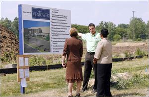 Gregory Adanin, Ventower president and chief executive, provides a progress report at the start-up's construction site to Michigan state officials Terri Novak, left, and Velma Johnson. Viciana