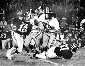 University of Toledo quarterback Chuck Ealey scrambles during a 1971 game.