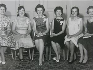 Marge Ainsworth, third from left, with the first officers of the National Organization of Mothers of Twins Club, in 1960.