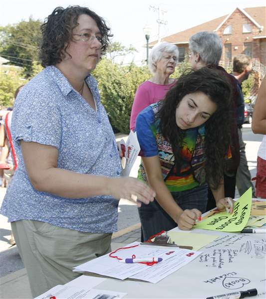 Bowling Green rally pushes for ‘yes' vote on Wood County library levy