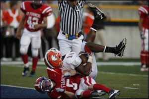 Southview's Allen Gant falls into the end zone over St. Francis' Jake Wawrzyniak for a score. He had six receptions for 139 yards.<br>
<img src=http://www.toledoblade.com/graphics/icons/photo.gif> <font color=red><b>VIEW GALLERY:</b></font> <a href=