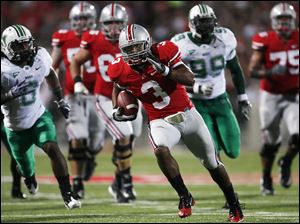 OSU's Brandon Saine is away out in front of the crowd on his 45-yard touchdown scamper. He finished with 103 yards in 9 carries.<br>
<img src=http://www.toledoblade.com/graphics/icons/photo.gif> <font color=red><b>VIEW GALLERY:</b></font> <a href="/apps/pbcs.dll/gallery?Avis=TO&Dato=20100903&Kategori=SPORTS16&Lopenr=903009999&Ref=PH"> <b> Football: Ohio State vs. Marshall</b></a> Sept. 2, 2010