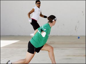 Tracy Davis, left, of Tucson and Bailey Chandler of Nixan, Mo., compete in the women's professional division.
