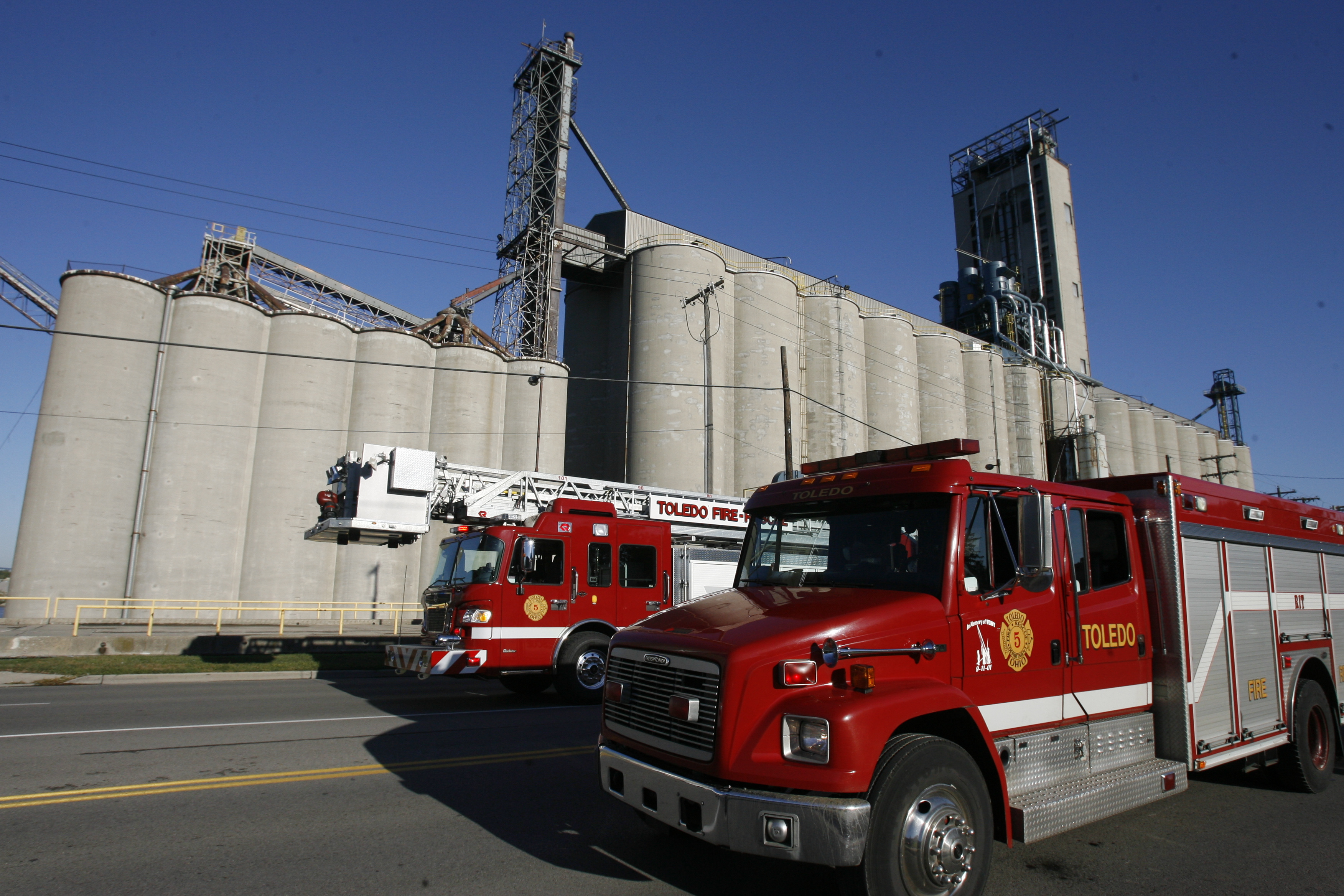 Grainelevator fire prompts evacuations in East Toledo The Blade