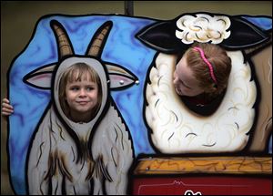 Slug : NBRN temp15p Date:  09112010        The Blade/Andy Morrison       Location:  Temperance Caption: Alexandra Nagley, left, and Zoey Leslie, 6, both from Temperance, have fun at the annual Downtown Temperance Day, Saturday, 09112010.  Summary: