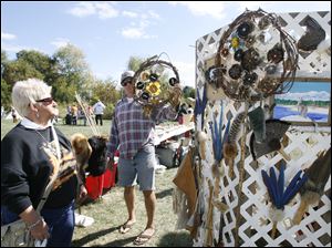 Judy Palinski of Temperance talks with vendor Andy Baxter of Lakewood, Ohio.