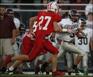 Sophomore Kyle Nutter, who scored three TDs, eludes Eastwood defenders. The Comets' regular-season win streak reached 35.<br>
<img src=http://www.toledoblade.com/graphics/icons/photo.gif> <font color=red><b>VIEW GALLERY:</b></font> <a href=