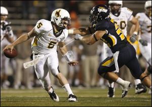 Toledo's Dan Molls pressures Wyoming quarterback Austyn Carta-Samuels.