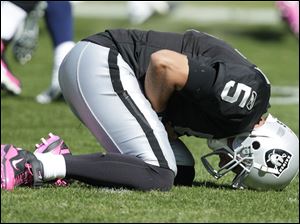 Raiders quarterback Bruce Gradkowski suffers a shoulder injury in the first quarter in Oakland's victory over San Diego.