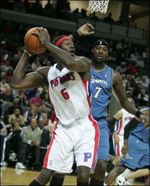 Fan favorite Ben Wallace looks to get off a shot against the Wizards' Andray Blatche at the Huntington Center.