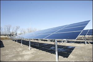The Ohio Department of Transportation estimates that the arrays will generate about 131,000 kilowatt-hours each year.