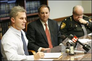 George Byington,a detective with the Ottawa County Sheriff's Dept., left, Mark Mulligan, Ottawa County Prosecuter, center, and Sheriff Robert Bratton, right, speak during a news conference at the Ottawa County Prosecutor's Office.<br>
<img src=http://www.toledoblade.com/graphics/icons/audio.gif> <font color=red><b>911 Audio</b></font>: <a href=