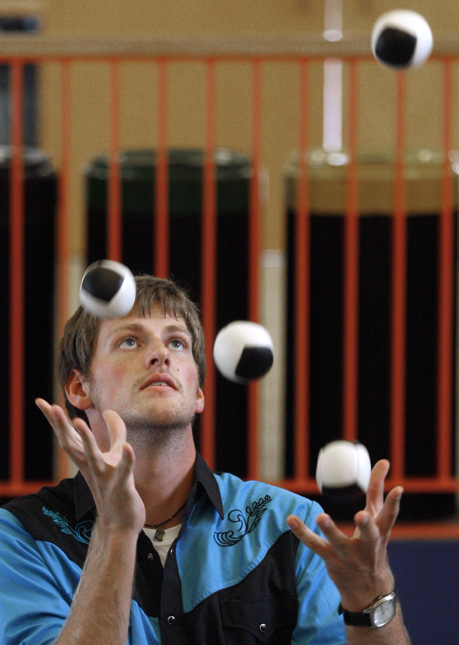 Juggling enthusiasts hope skill catches on - The Blade