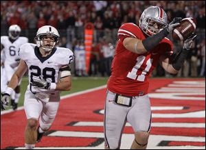 Ohio State tight end Stoneburner catches a three-yard touchdown pass against Penn State's Drew Astorino.