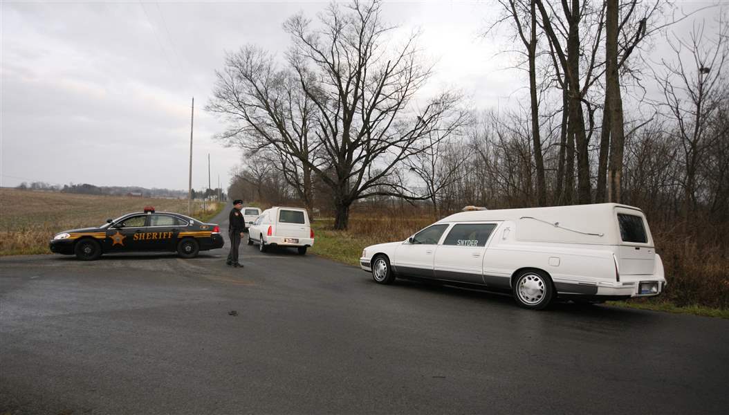 Bodies-of-3-missing-Ohioans-found-stuffed-in-hollow-tree