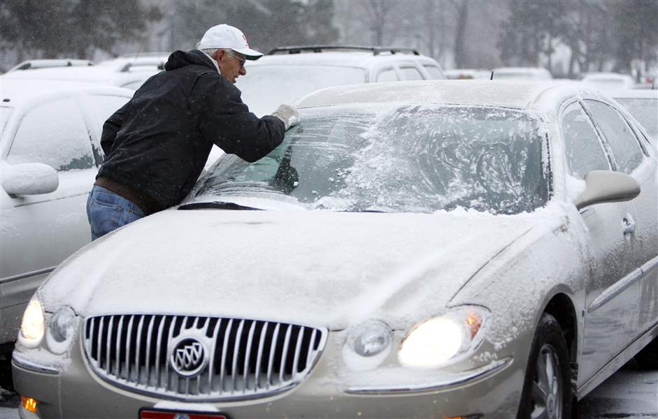 Snowstorm-wreaks-havoc-closes-Toledo-area-schools