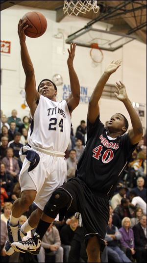 Cheatham Norrils, who led St. John's with 25 points, goes to the basket against Taylon Floyd.