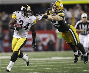 The Steelers' Rashard Mendenhall eludes Clay Matthews. Mendenhall had 63 yards rushing and scored a third-quarter touchdown.