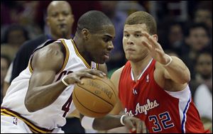 Antawn Jamison moves to the basket against Blake Griffin. Jamison led the Cavs with 35 points. Griffin led the Clippers with 32.