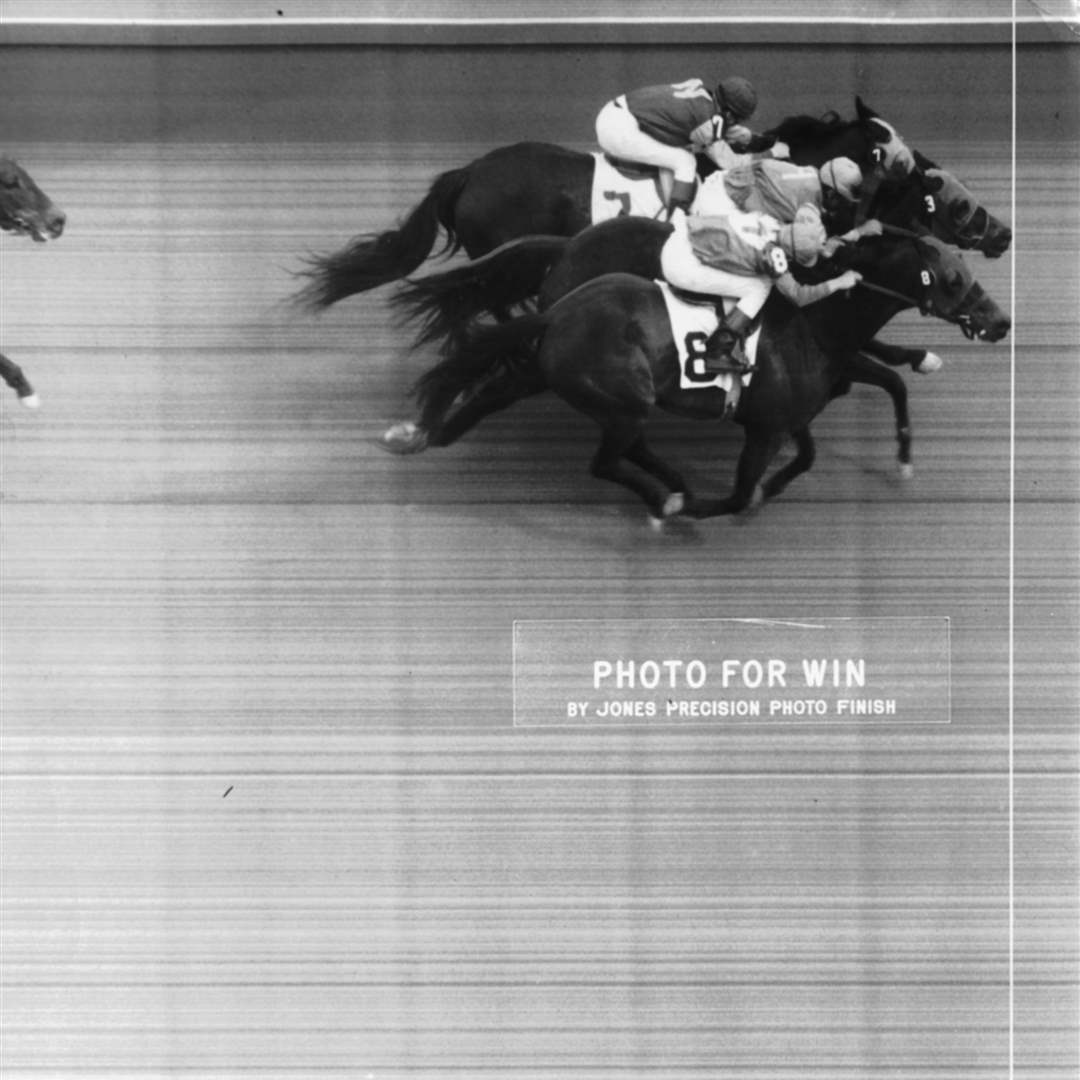 Maumee-Downs-Photo-Finish