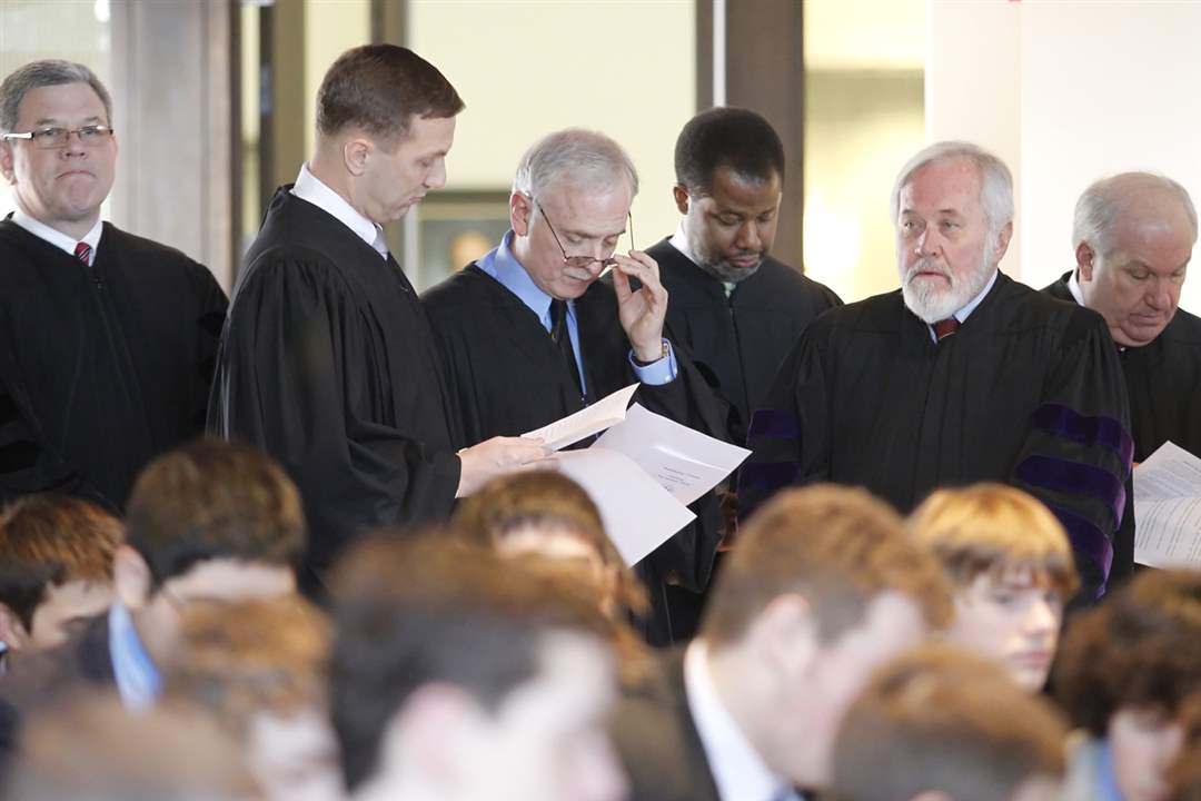 Judicial-Alumni-naturalization