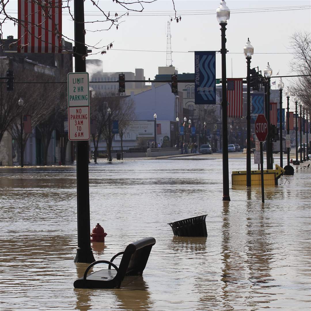Flood-Findlay-downtown-benches