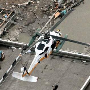 Japan-Aftermath-Minamisanrikucho-helicopter-roof-rescue