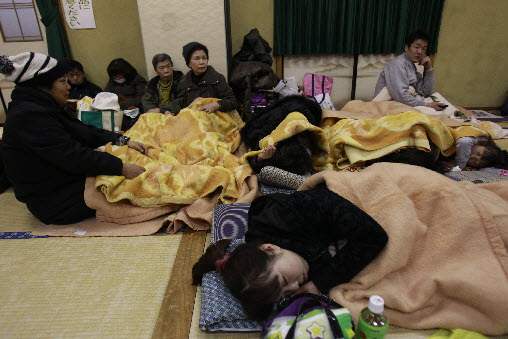 Japan-Aftermath-Fukushima-shelter-sleep
