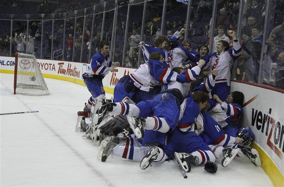 state-hockey-celebration