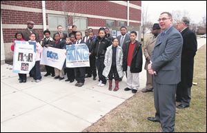 Jim  Gault, TPS interim chief academic officer, announces at Martin Luther King, Jr., Elementary School that Bill Cosby will keynote the Greater Toledo Urban League's annual dinner Friday. Behind him at right is Joseph H. Zerbey IV, president-general manager of The Blade, co-sponsor of the weekend events. 