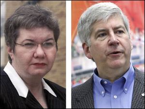 Colleen Jan, left, head of the Bedford Education Association, and Michigan Gov. Rick Snyder.