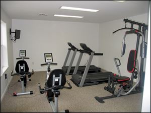The community center is open to all Woodcreek Village
homeowners, and includes spaces for socializing and
fitness. 