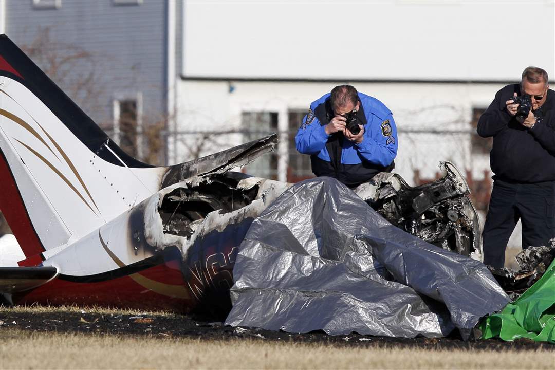 Monroe-Plane-Crash-Investigators-Photograph