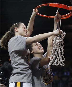 Naama Shafir finishes cutting down the net with the help of Courtney Ingersoll. Shafir scored 40 points and was named the tournament MVP.
