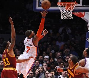 New York's Carmelo Anthony shoots in front of Cleveland's Alonzo Gee during the second half.