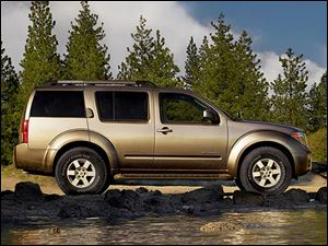 Problems with the Nissan Pathfinder could cause the steering column to break.
