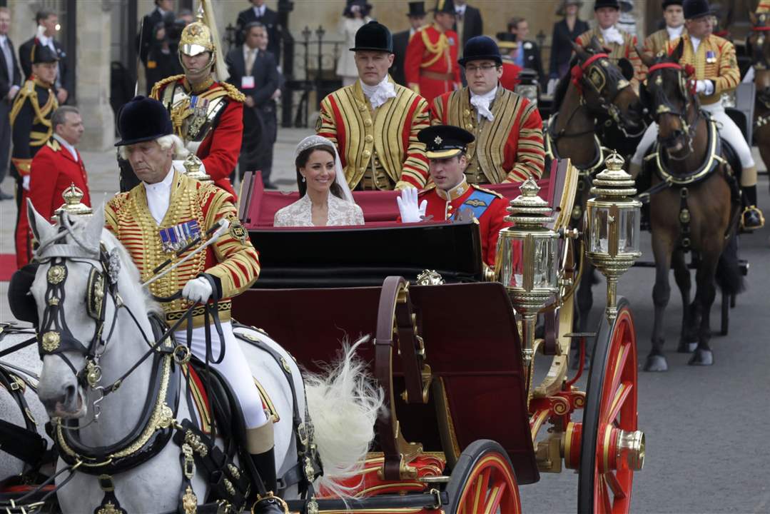 Royal-Wedding-Day-carriage-horses