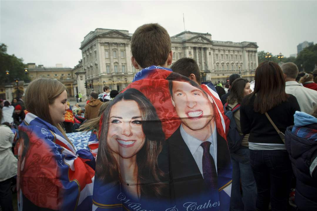 Royal-Wedding-Day-flag-wrap-Buckingham-Palace