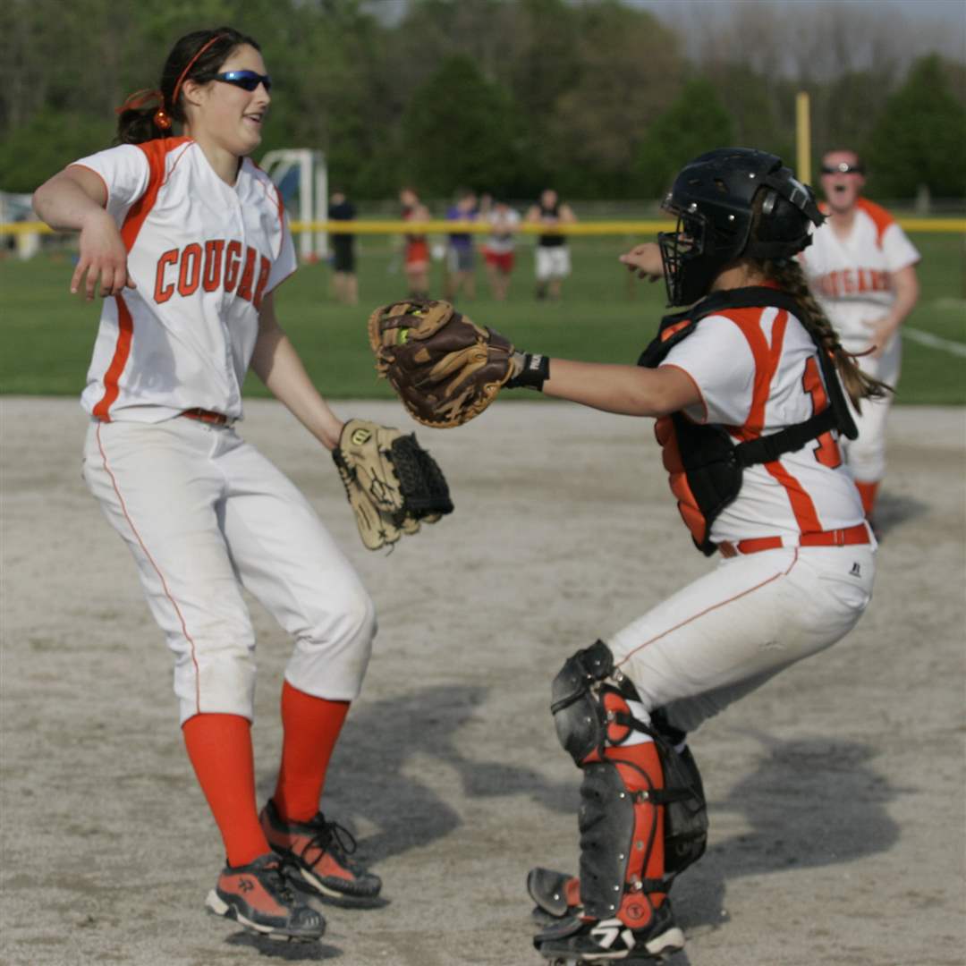 Southview-Central-Catholic-district-softball-final-11