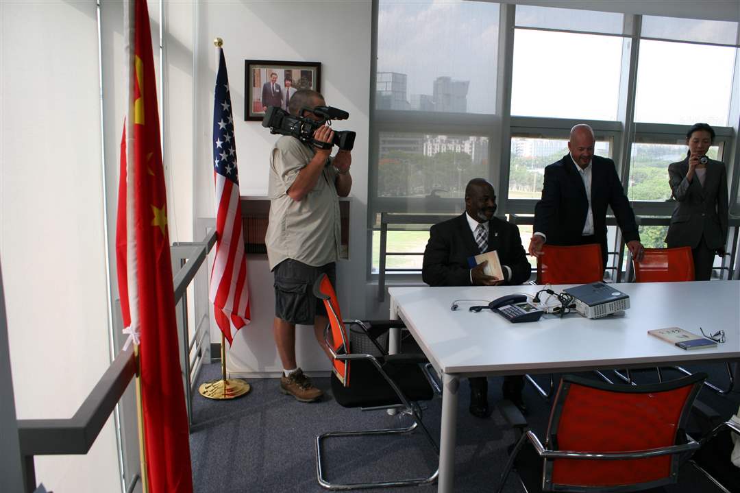 Mayor-Bell-in-China-11