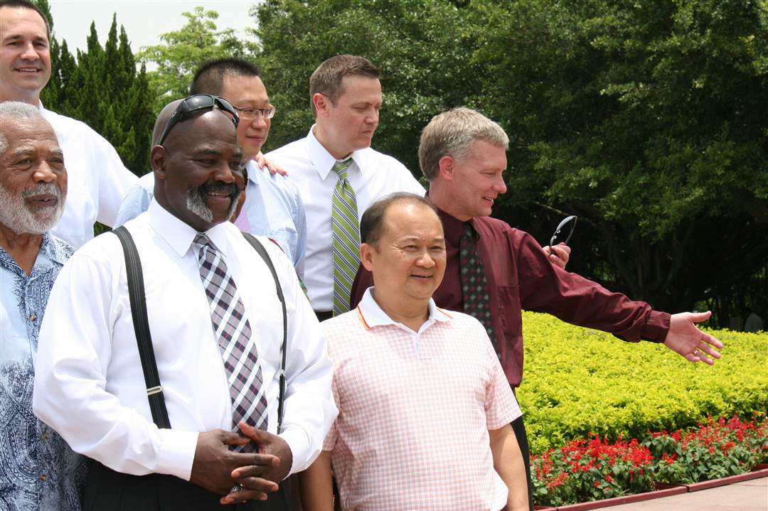 Mayor-Bell-in-China-13