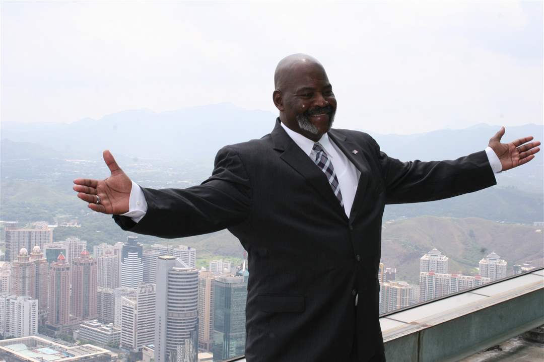 Mayor-Bell-in-China-2