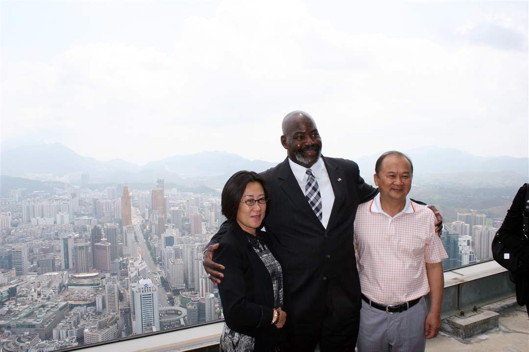 Mayor-Bell-in-China-6