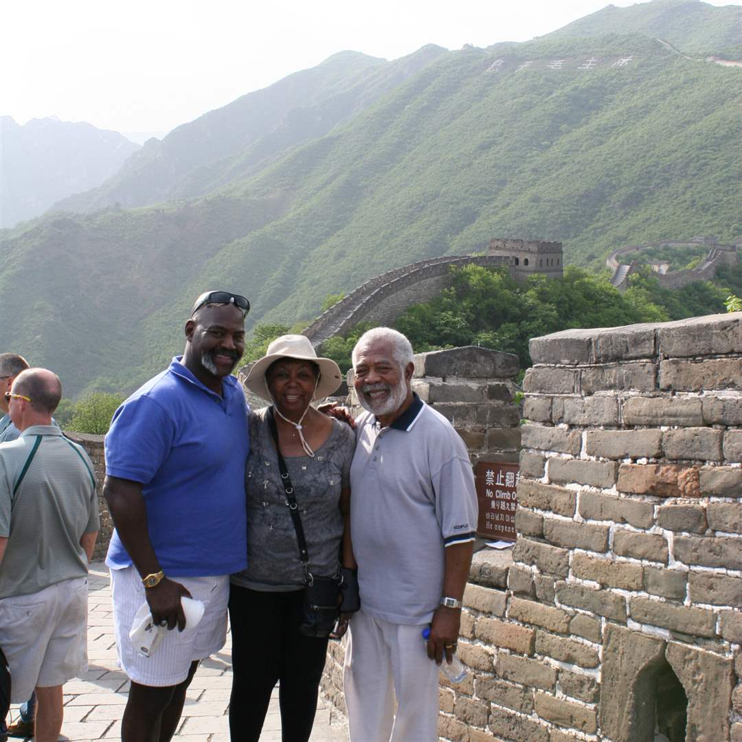 Toledo-delegation-visits-Beijing-Great-Wall-1