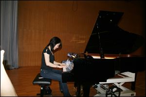 Amy Chang of the Toledo Symphony plays a Chopin piece in an impromptu performance at the Shenzhen Concert Hall