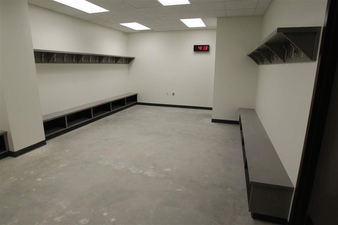 Stroh-Center-visiting-locker-room