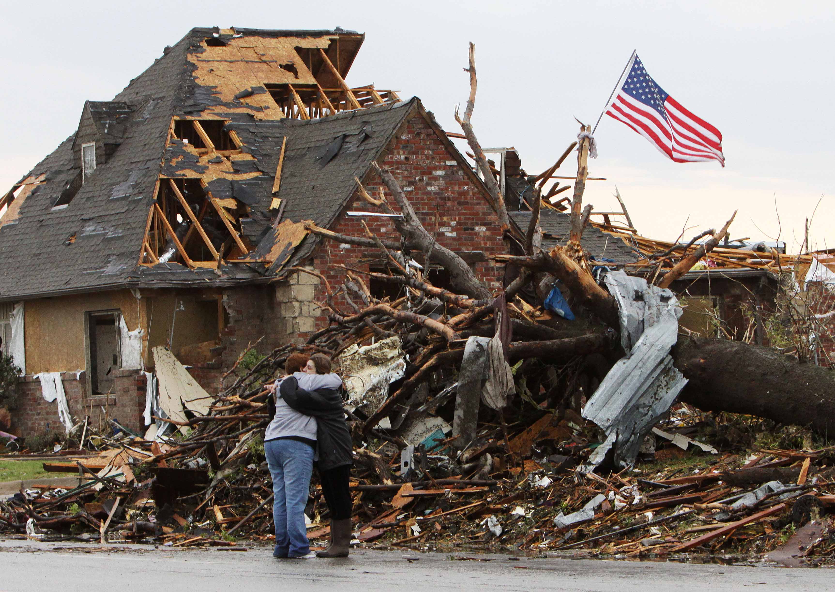Death toll from Joplin tornado climbs to 116; rescuers hunt for bodies