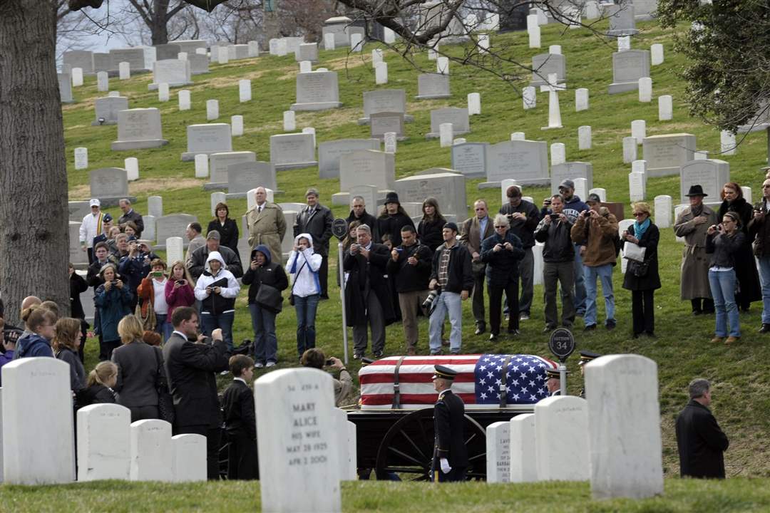 Arlington-Cemetery-Frank-Buckles-burial-service